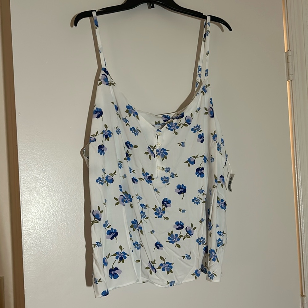 NWT Floral Tank